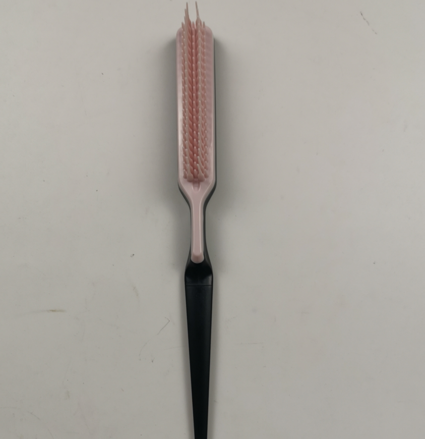 Fluffy shaped styling comb